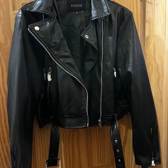 Ambiance Outerwear Black Cropped Leather Jacket - Picture 2 of 2